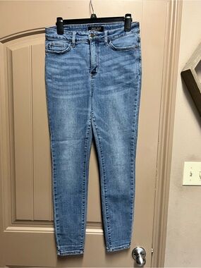 Judy Blue 9/29 Light Wash Straight Leg Stretch Jeans